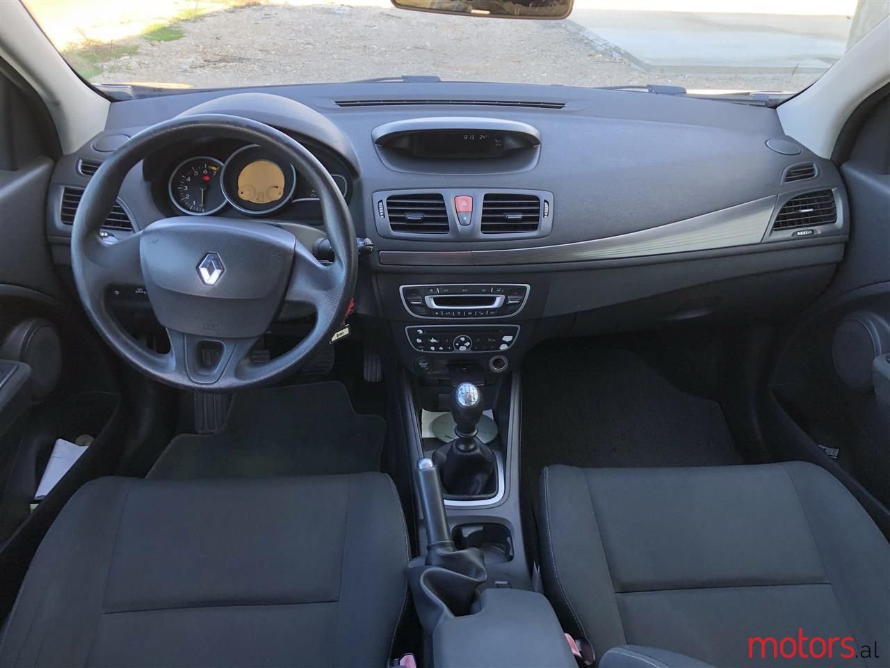 2010' Renault Megane photo #3