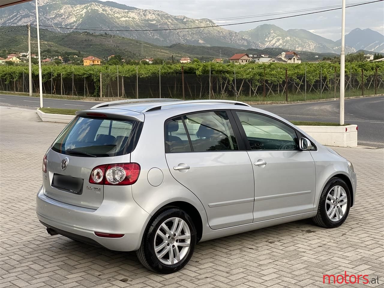 2010' Volkswagen Golf Plus photo #6