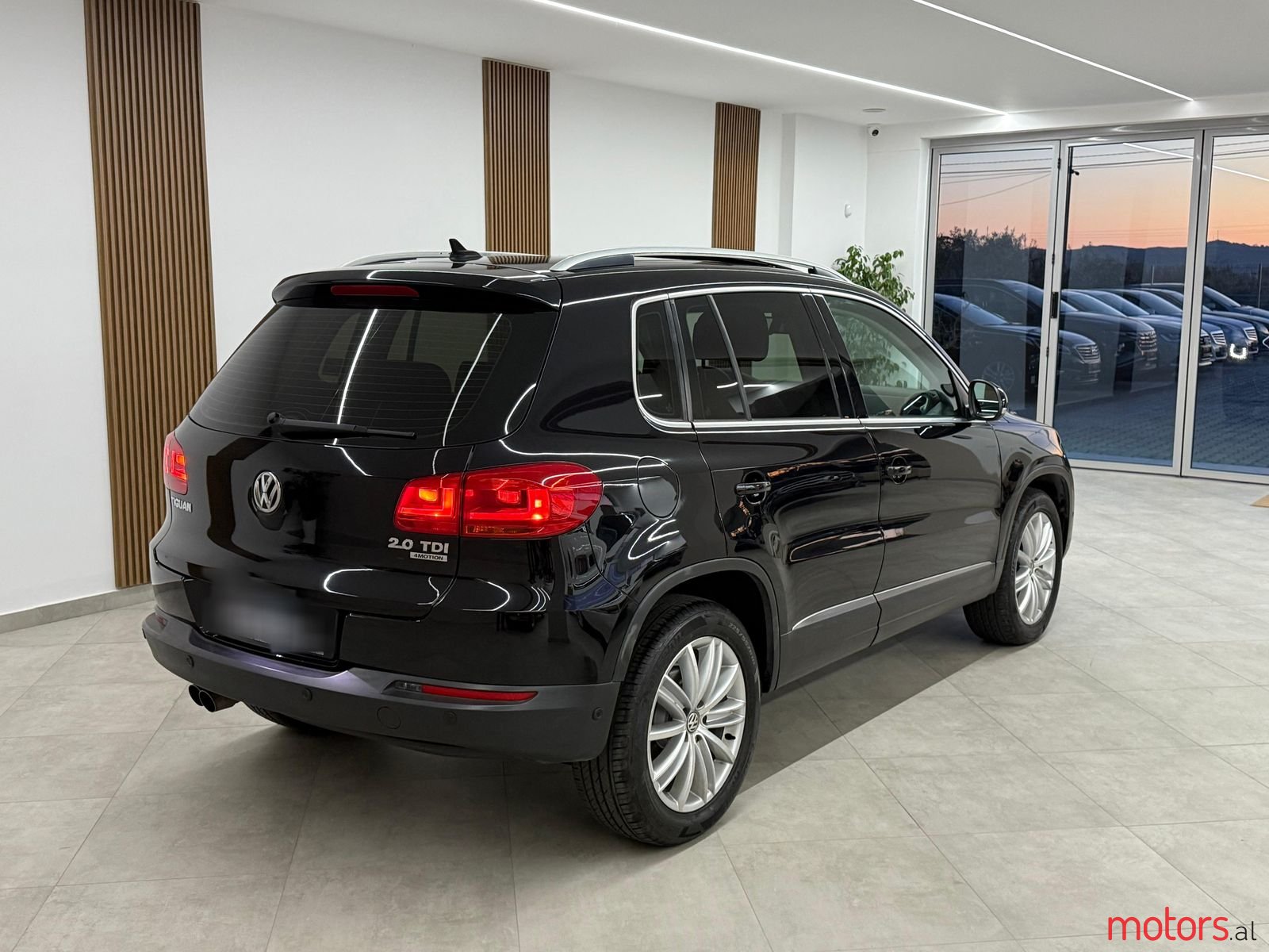 2015' Volkswagen Tiguan photo #6