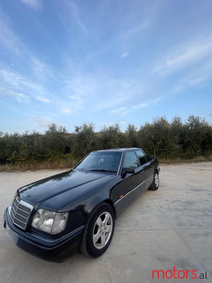 1994' Mercedes-Benz E 250 photo #1