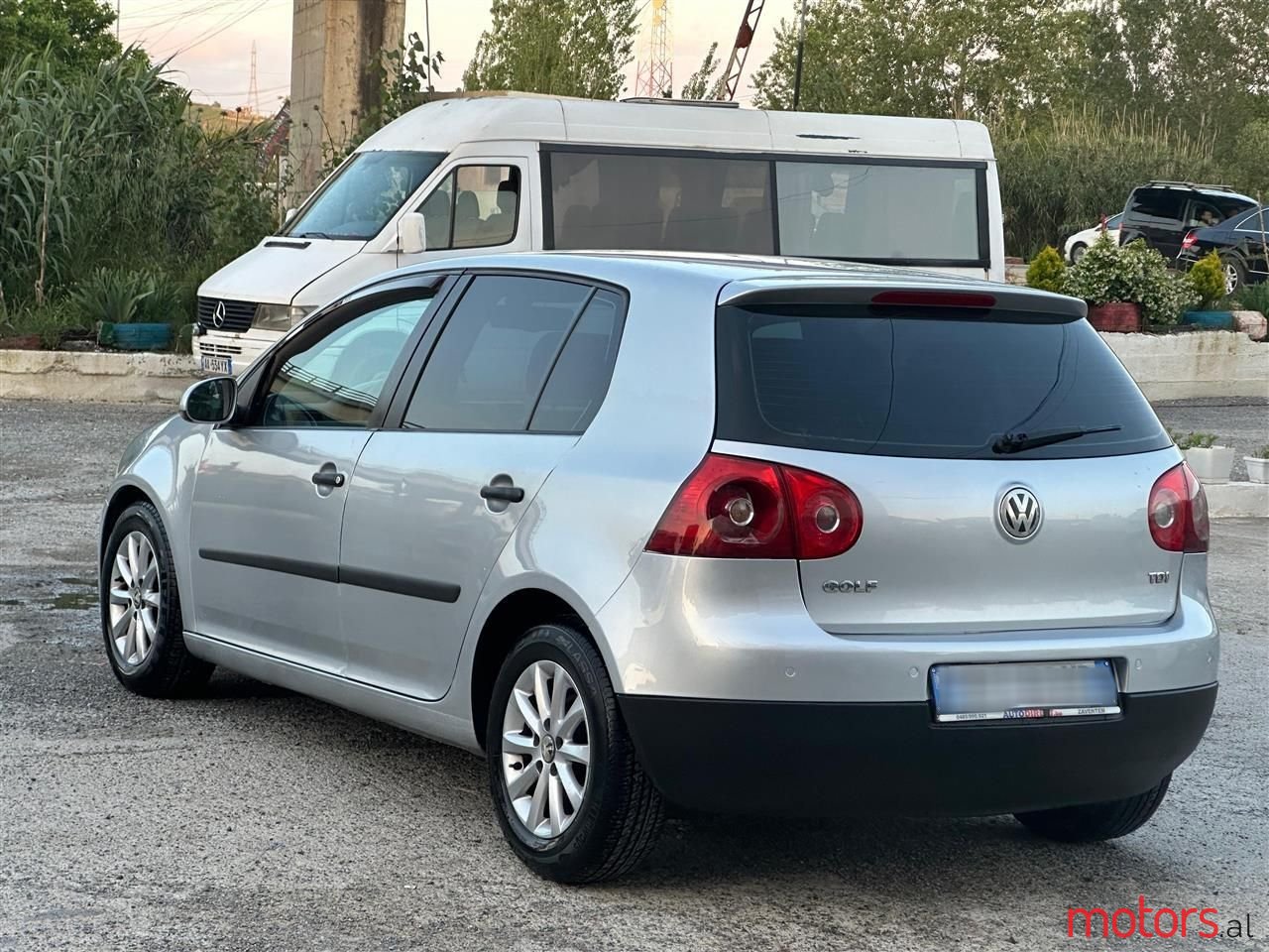 2005' Volkswagen Golf photo #1