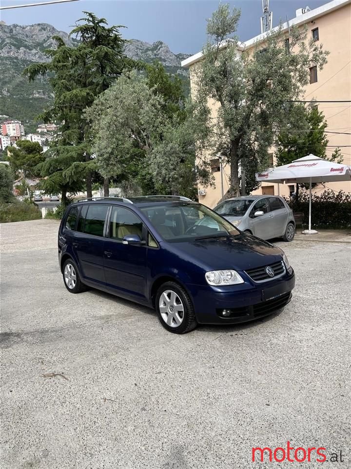 2005' Volkswagen Touran photo #2