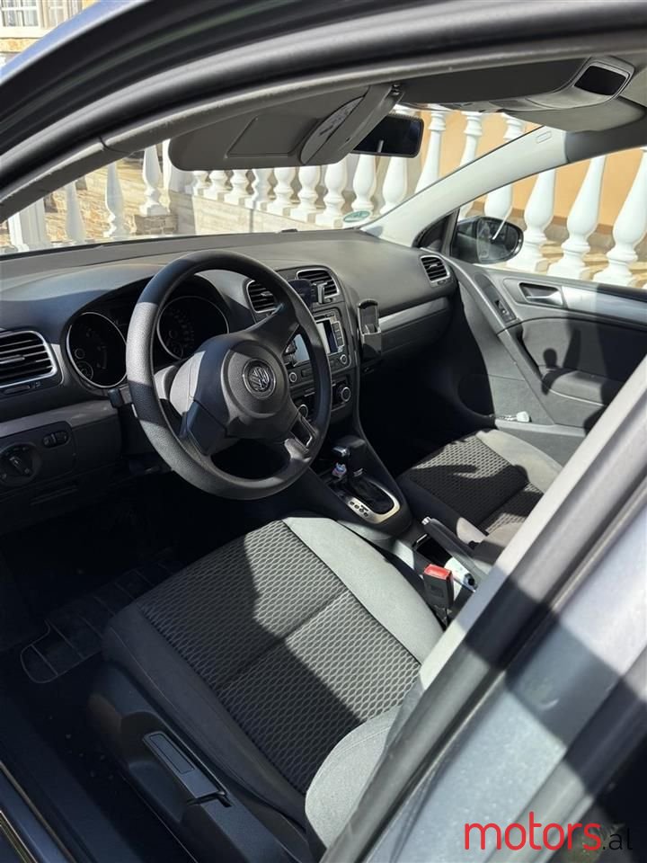 2011' Volkswagen Golf photo #2