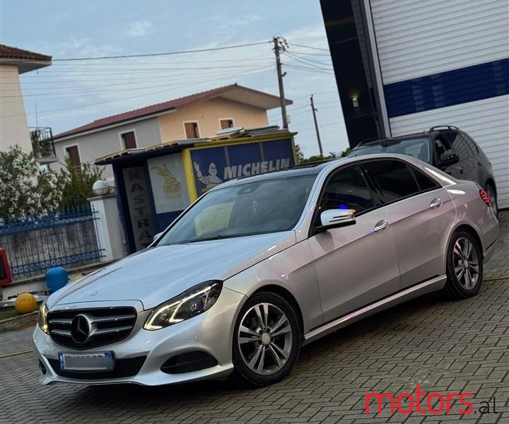 2014' Mercedes-Benz E 220 photo #2