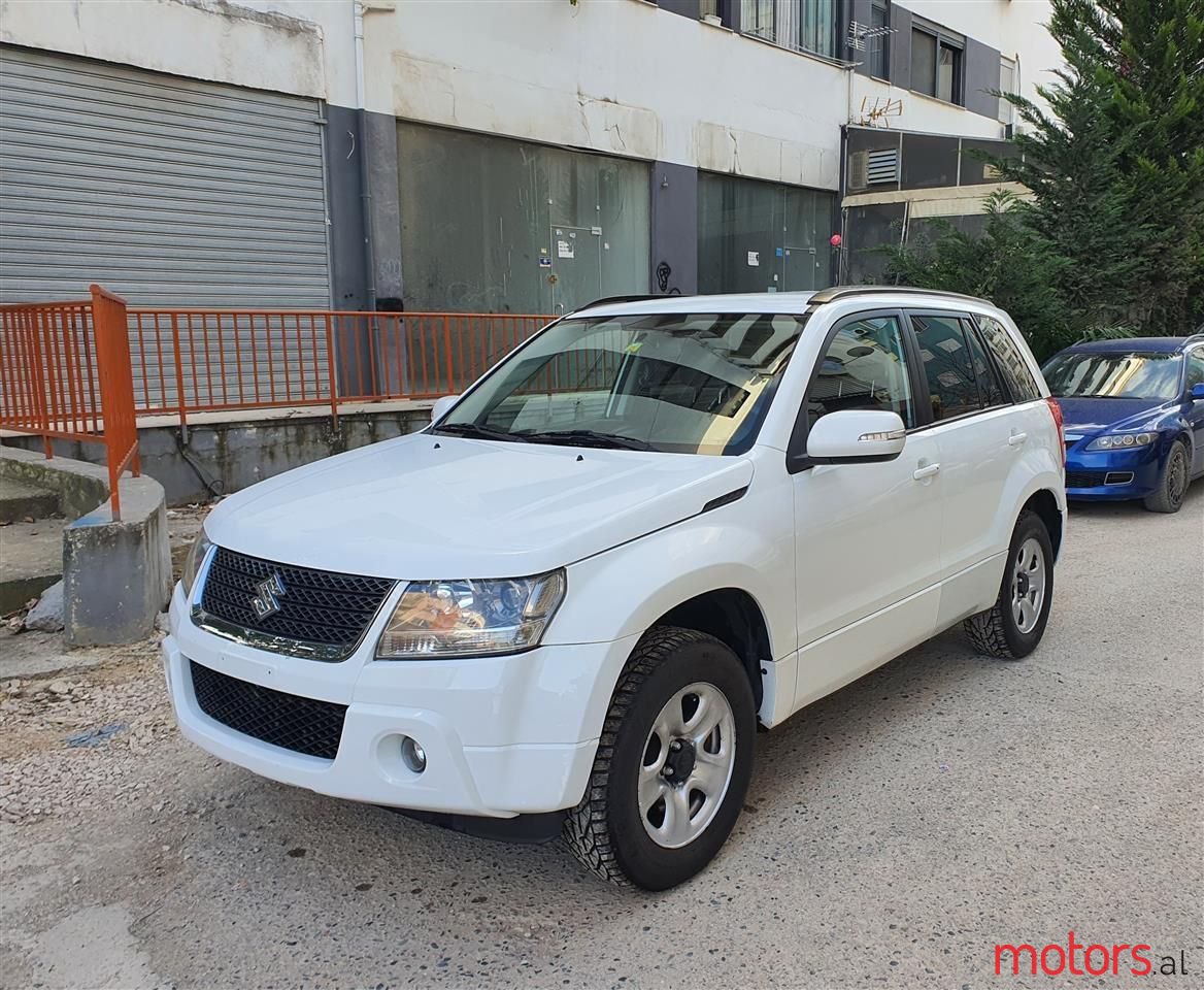 2010' Suzuki Grand Vitara photo #2