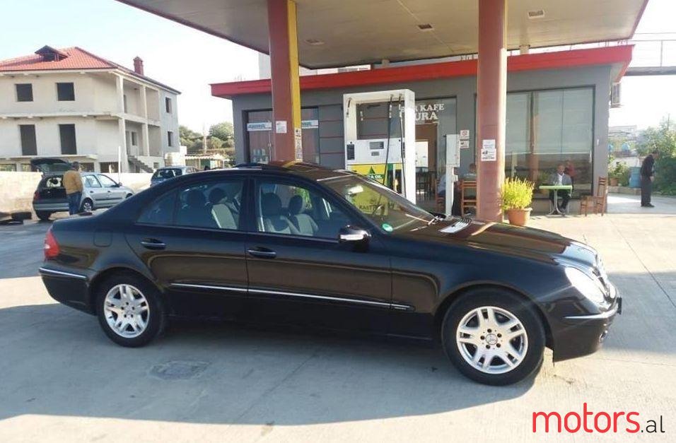 2005' Mercedes-Benz E 220 photo #1