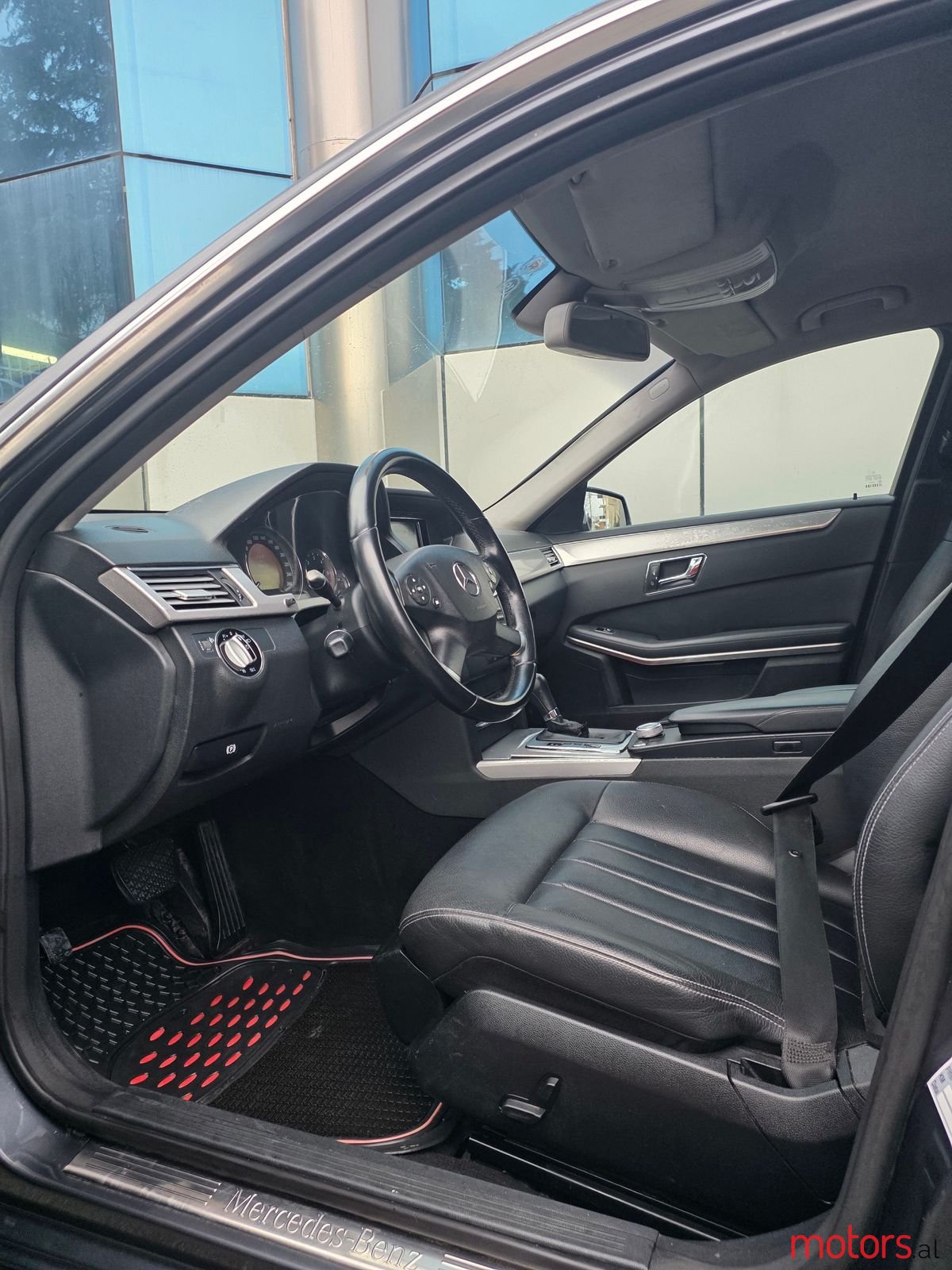 2010' Mercedes-Benz E 220 photo #4