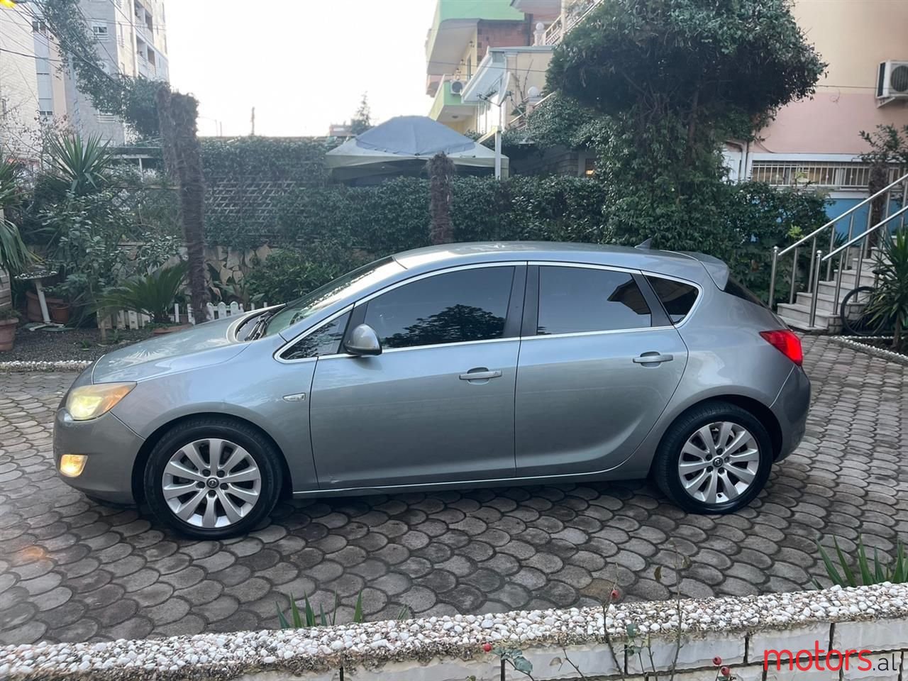 2010' Opel Astra photo #3