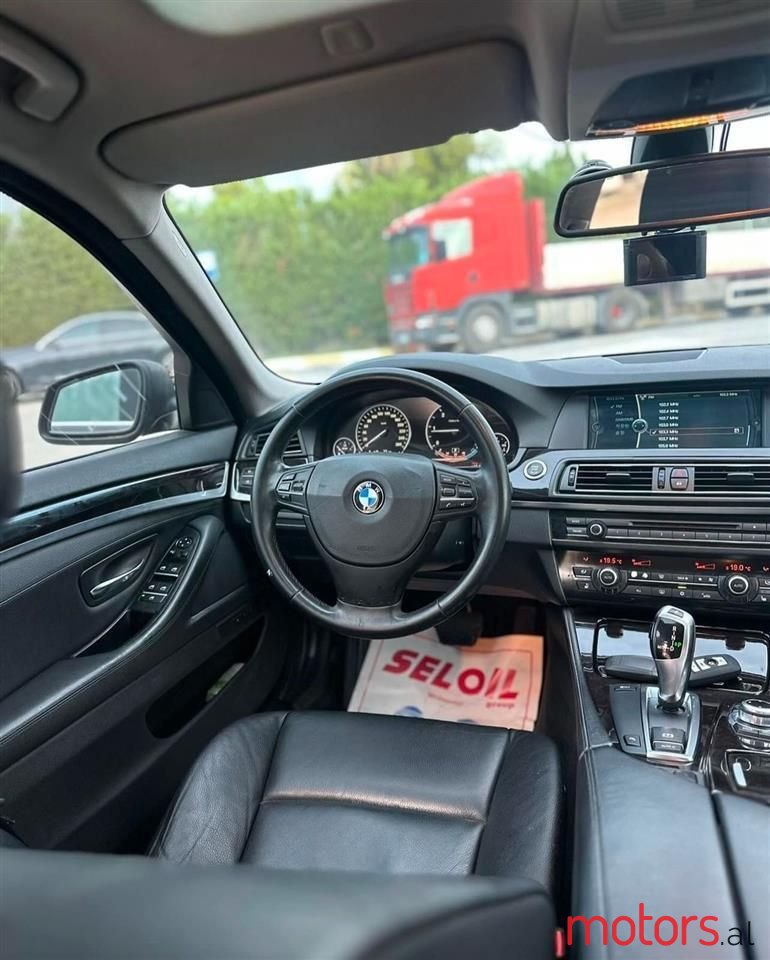 2011' BMW 520 photo #3