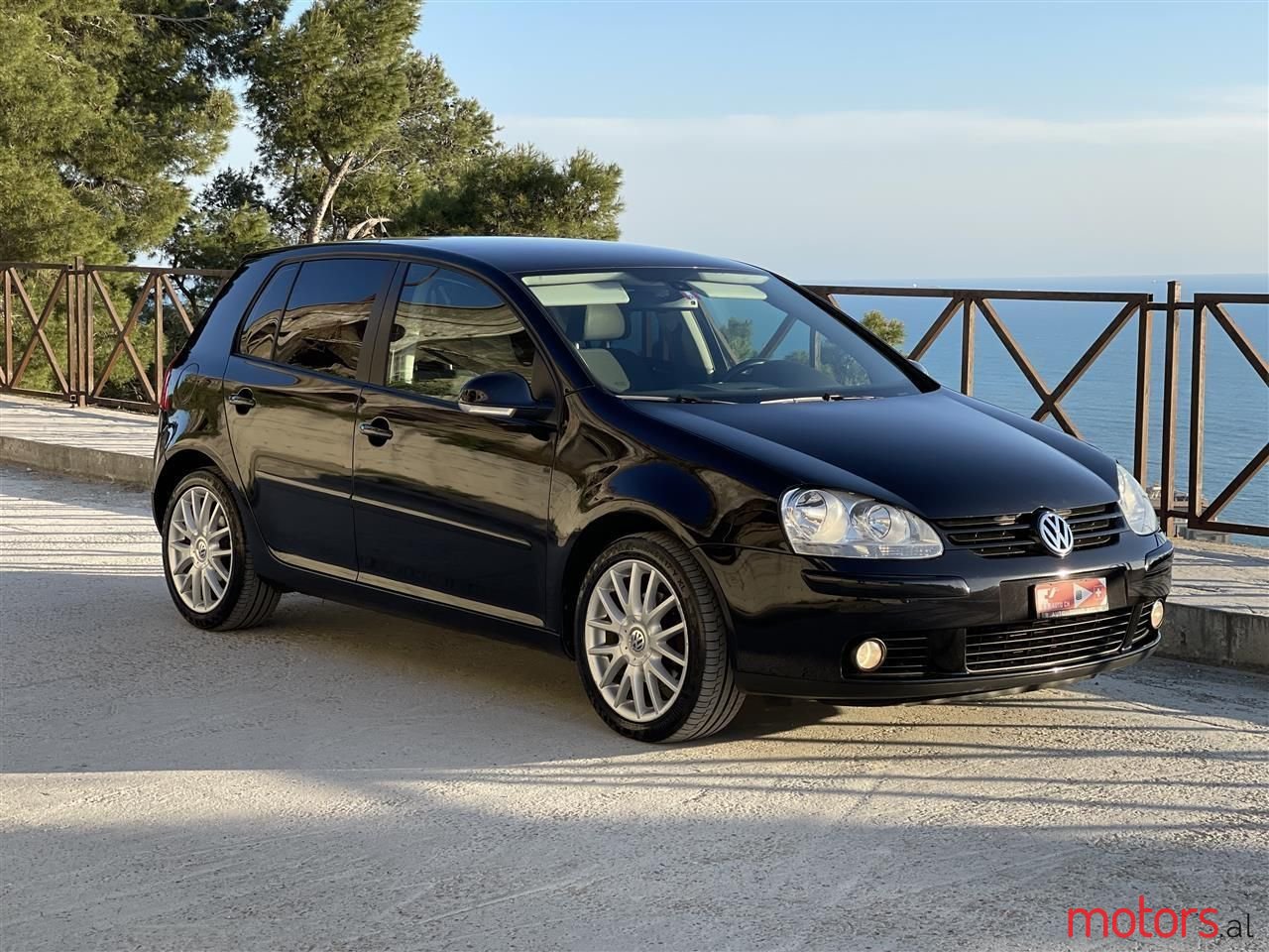 2008' Volkswagen Golf photo #3