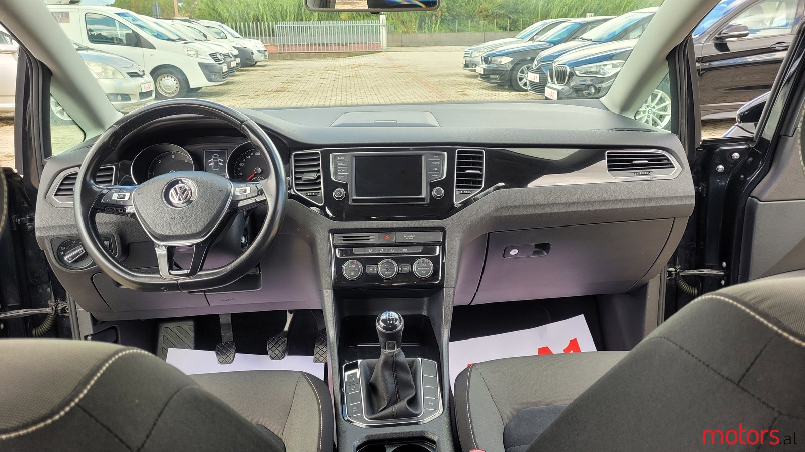 2016' Volkswagen Golf Sportsvan photo #1