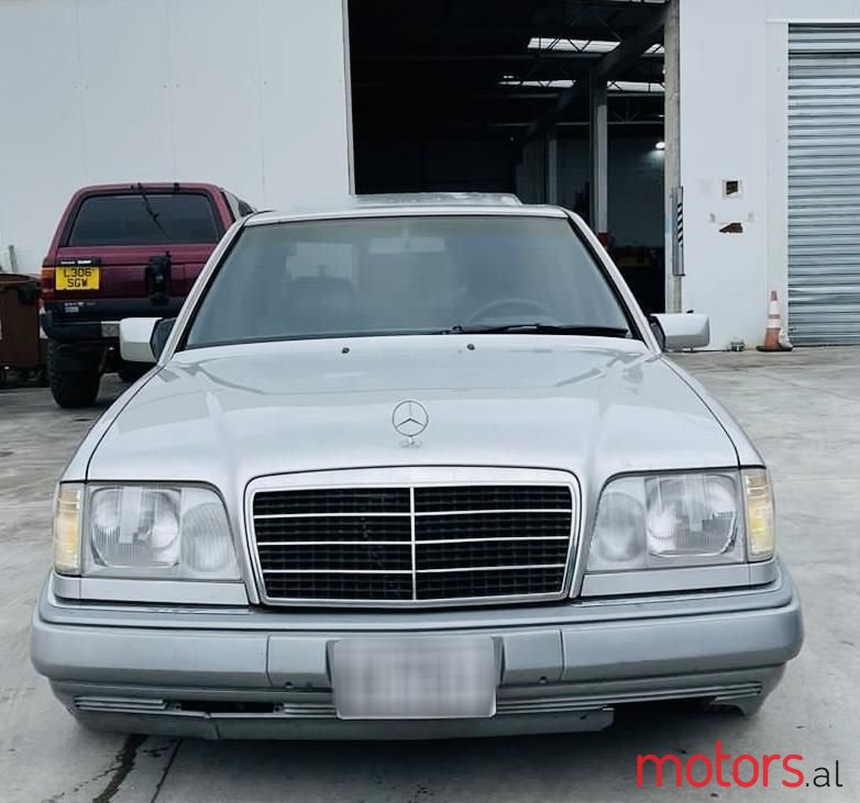1995' Mercedes-Benz 320 photo #1