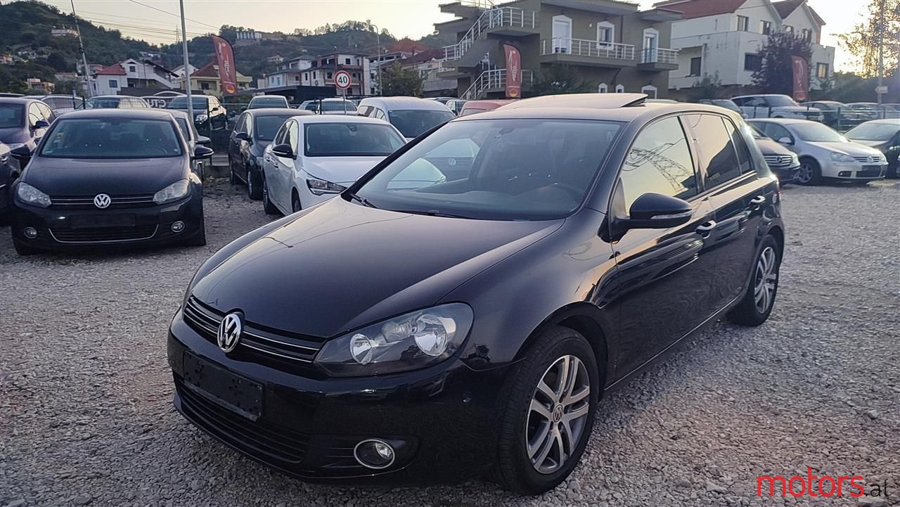 2011' Volkswagen Golf photo #1