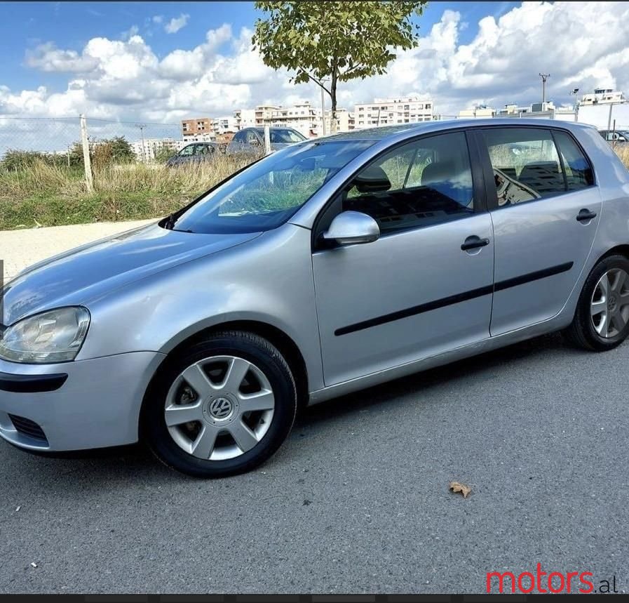 2005' Volkswagen Golf photo #2