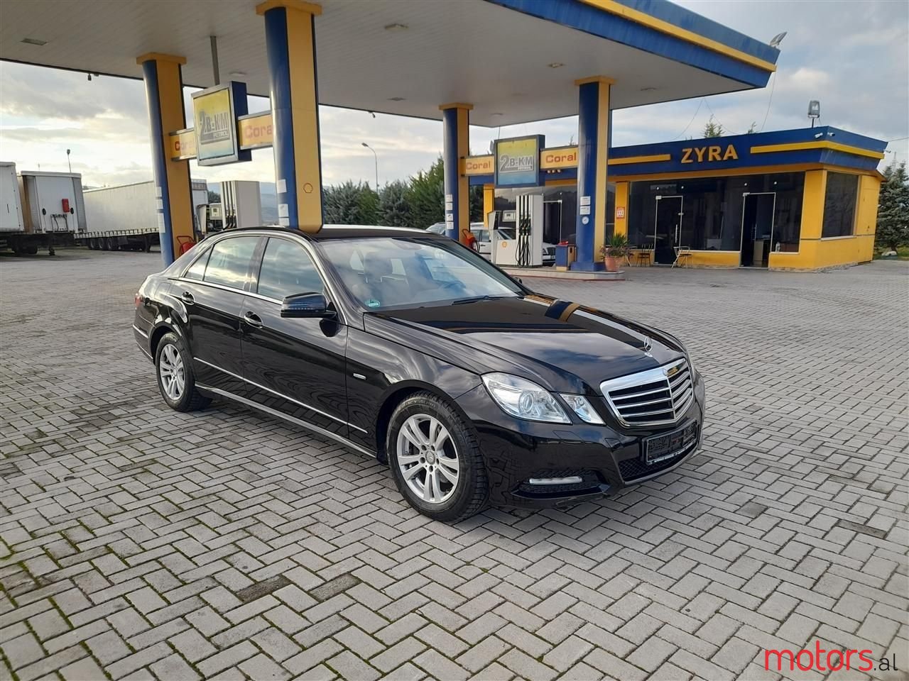 2010' Mercedes-Benz E 220 photo #1