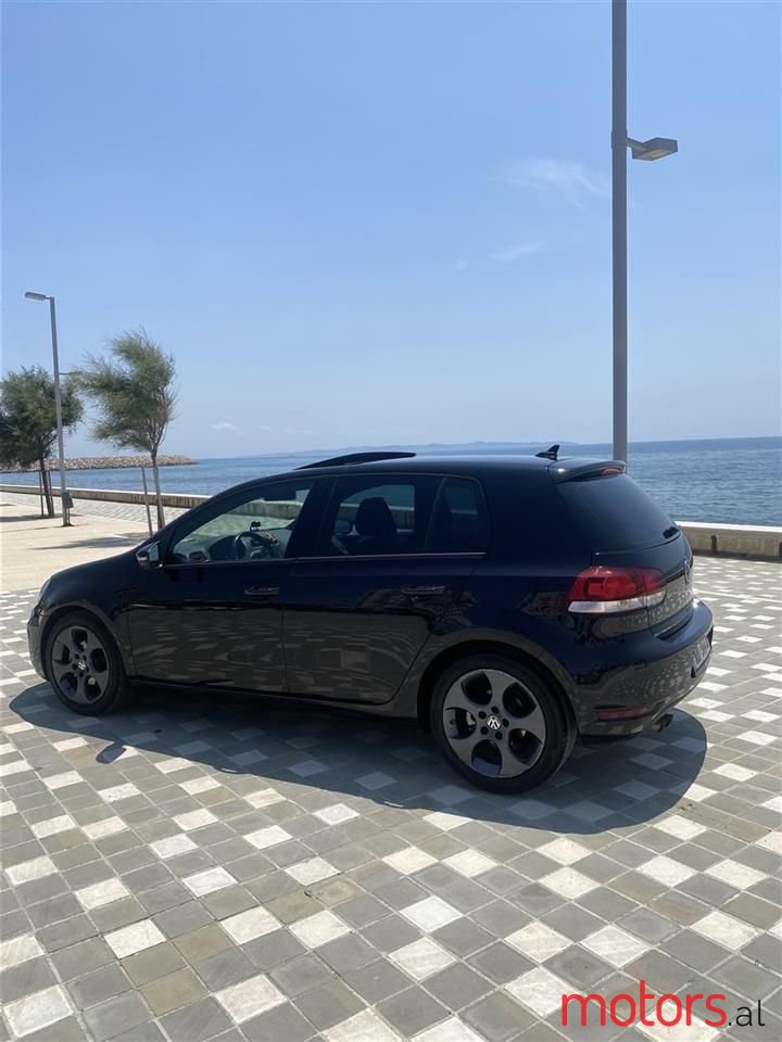 2011' Volkswagen Golf photo #5