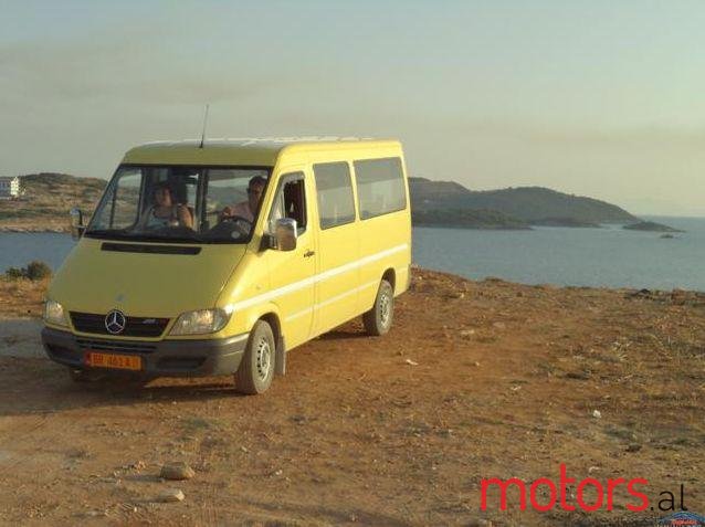 2004' Mercedes-Benz Sprinter photo #1