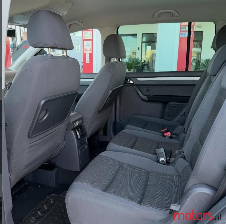 2006' Volkswagen Touran photo #5