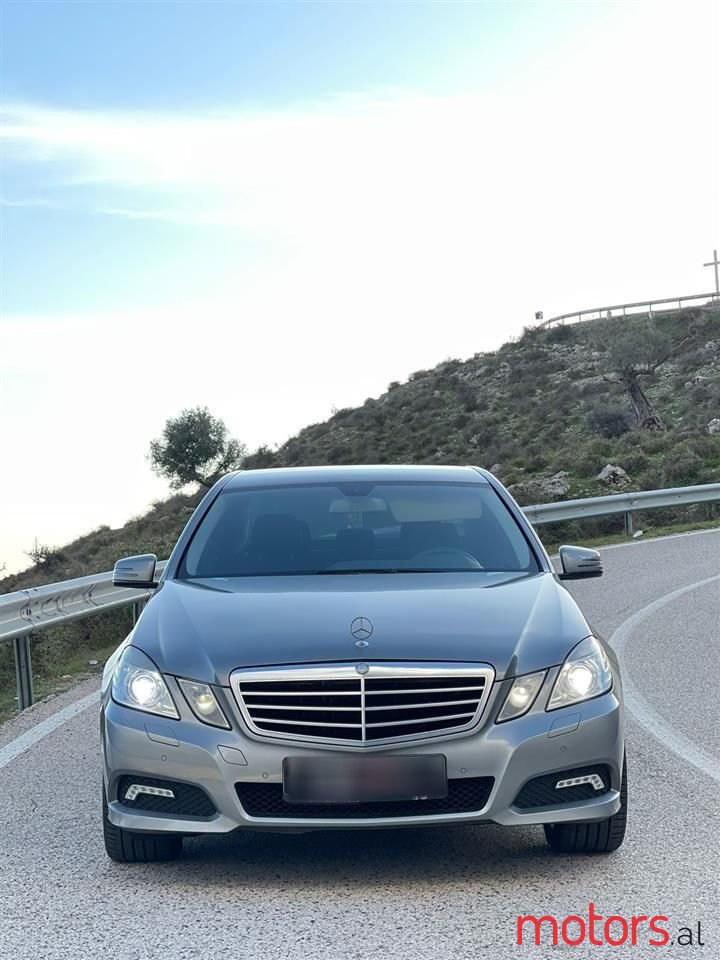 2010' Mercedes-Benz E 220 photo #2