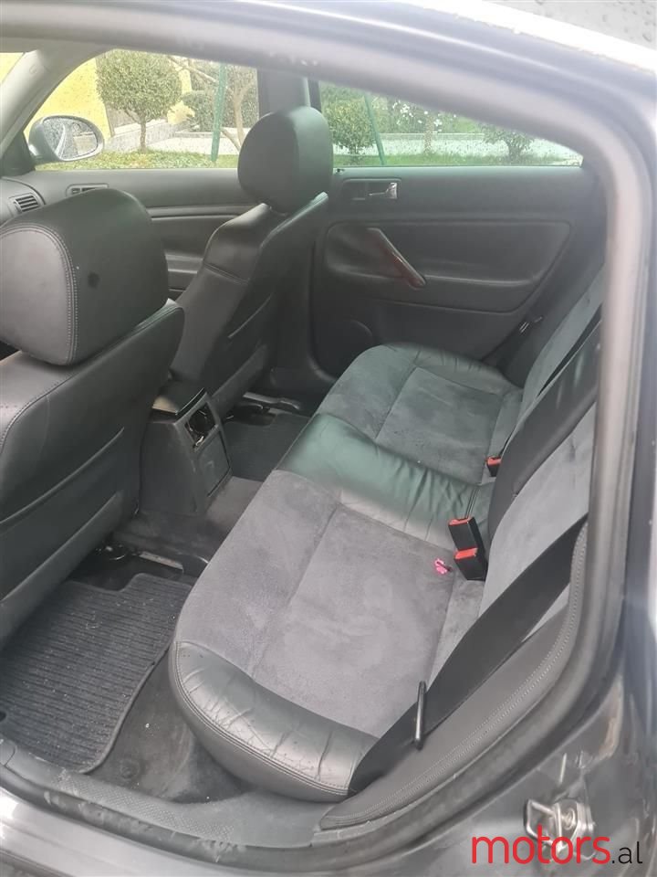 2005' Volkswagen Passat photo #4