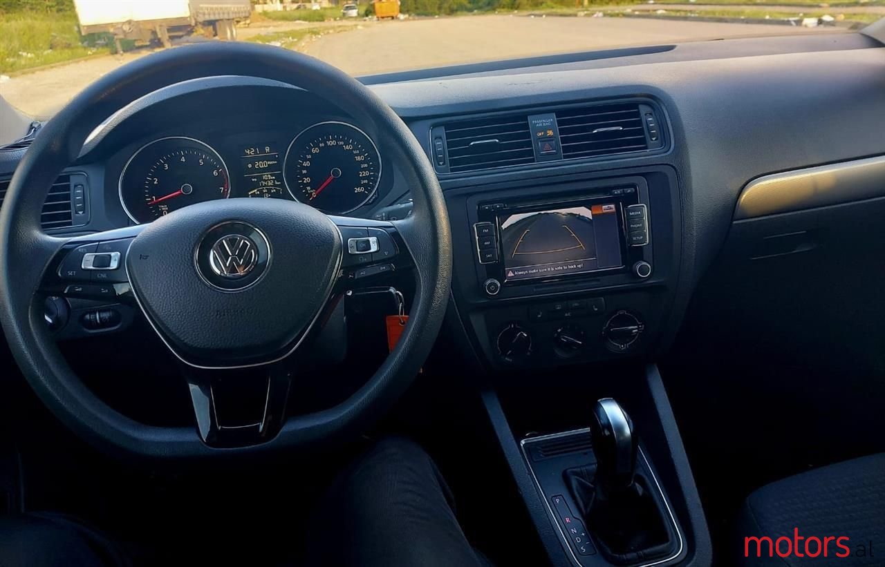 2015' Volkswagen Jetta photo #3