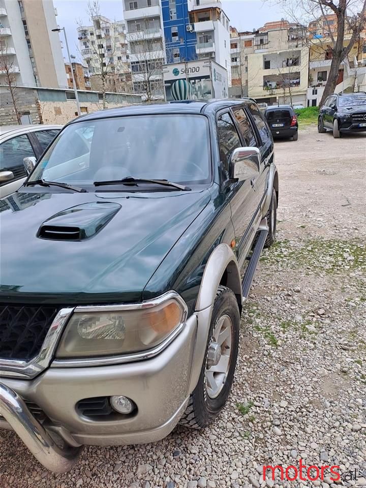 2002' Mitsubishi Pajero photo #4