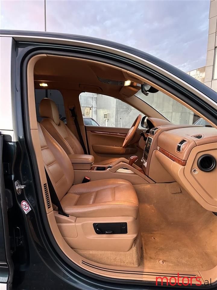 2005' Porsche Cayenne photo #5