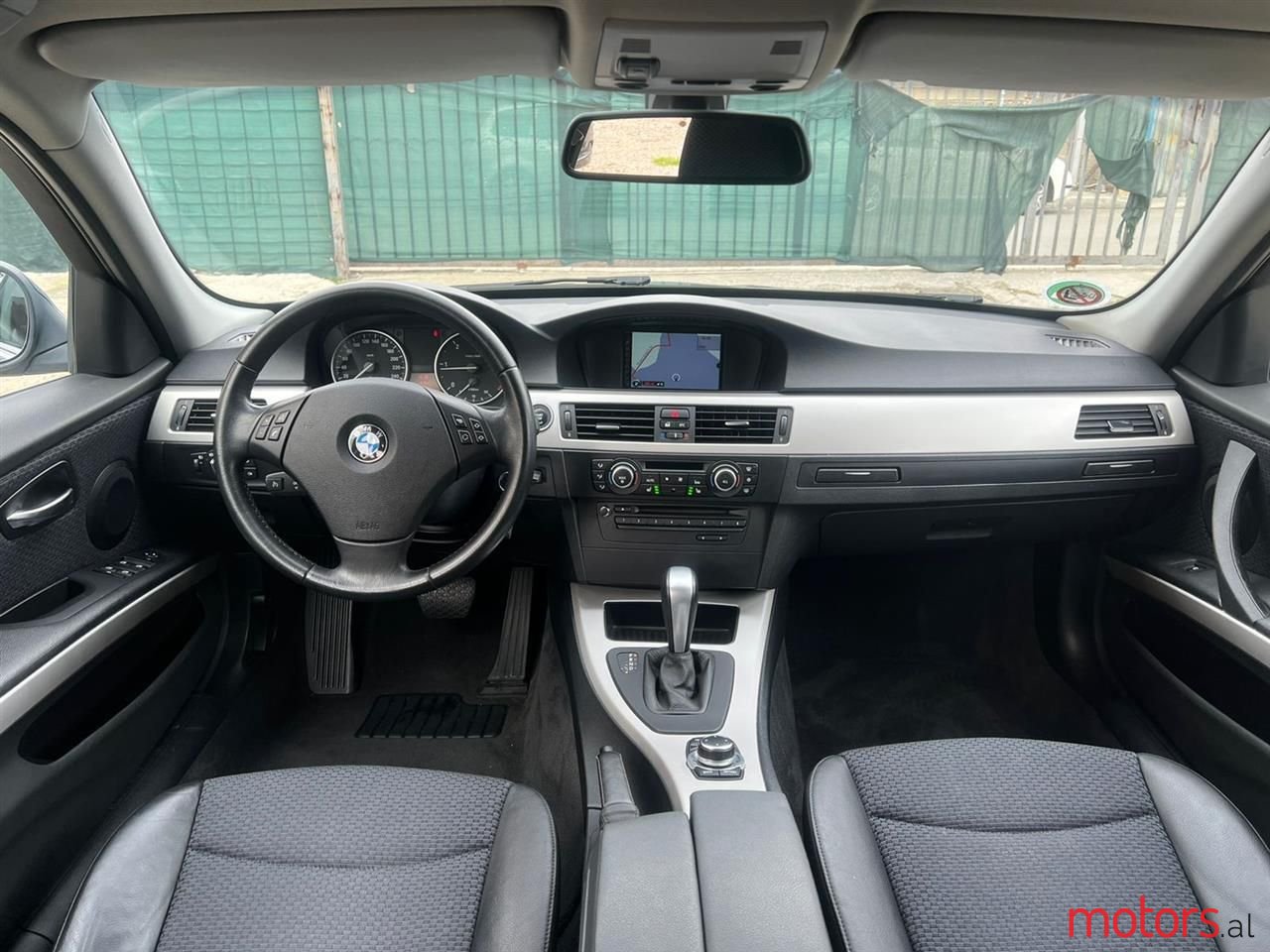 2010' BMW 320 photo #3