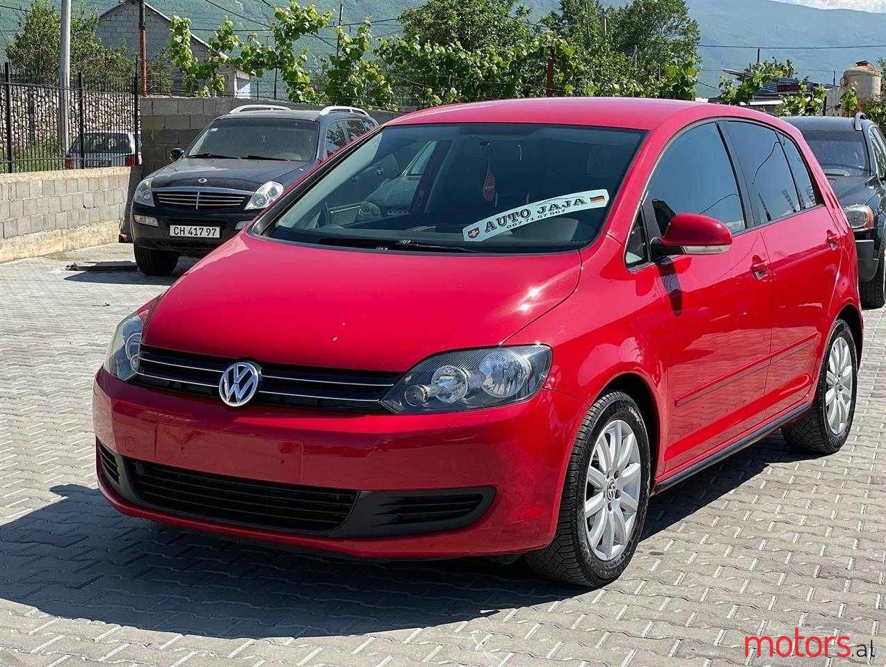 2010' Volkswagen Golf Plus photo #1