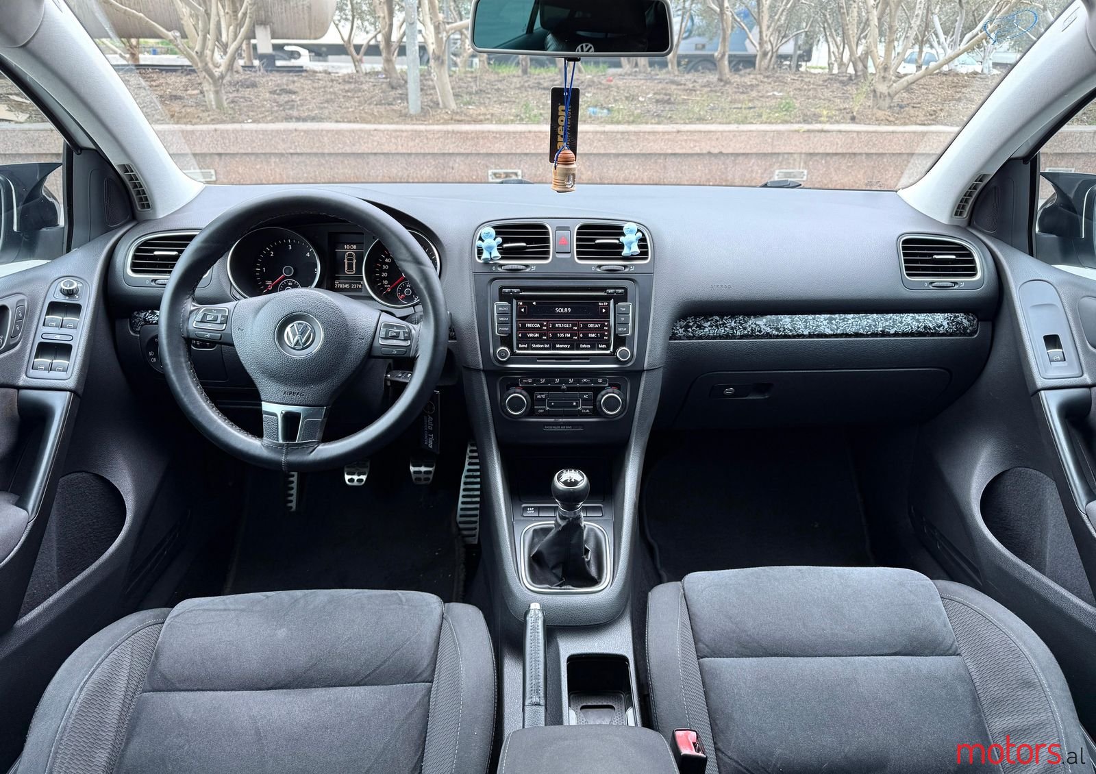 2010' Volkswagen Golf photo #2