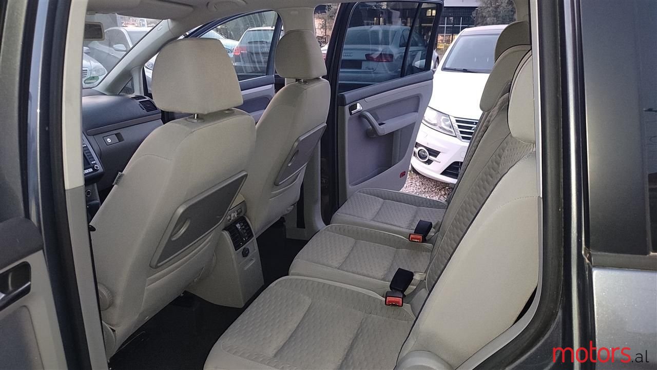 2007' Volkswagen Touran photo #5