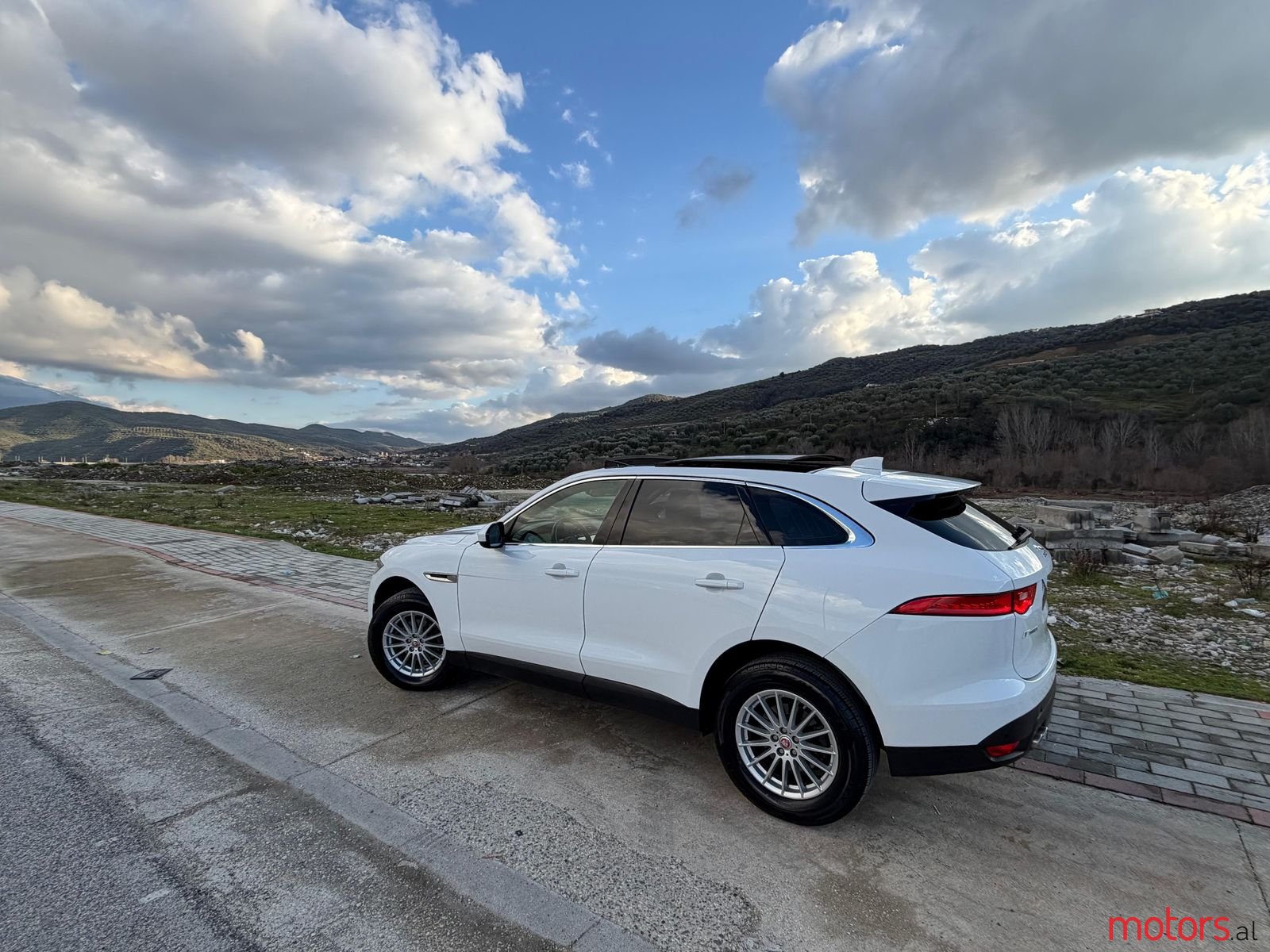 2017' Jaguar F-Pace photo #1