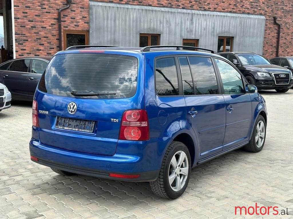 2008' Volkswagen Touran photo #4