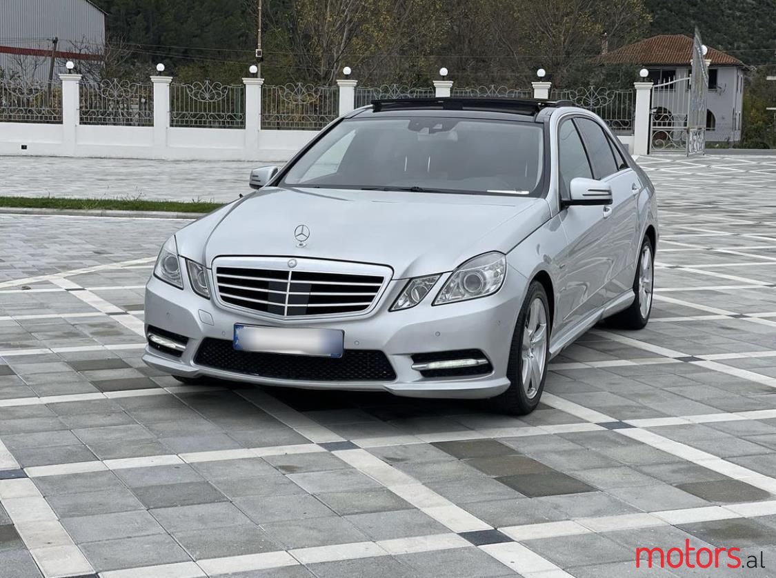 2009' Mercedes-Benz E 250 photo #1