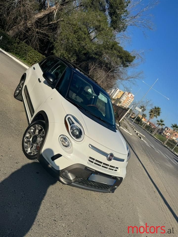 2015' Fiat 500L photo #4