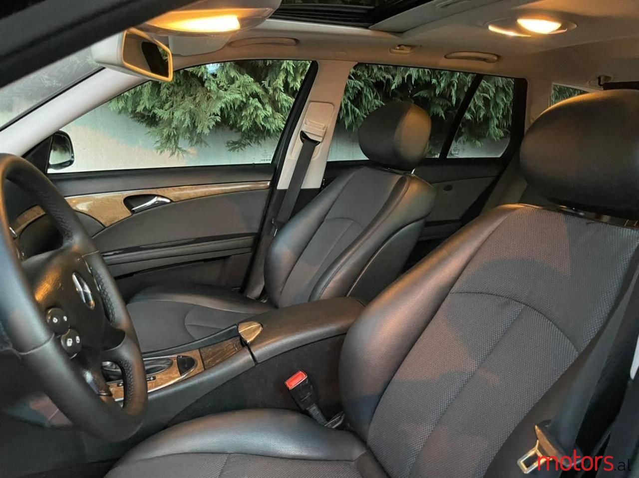 2008' Mercedes-Benz E 200 photo #6