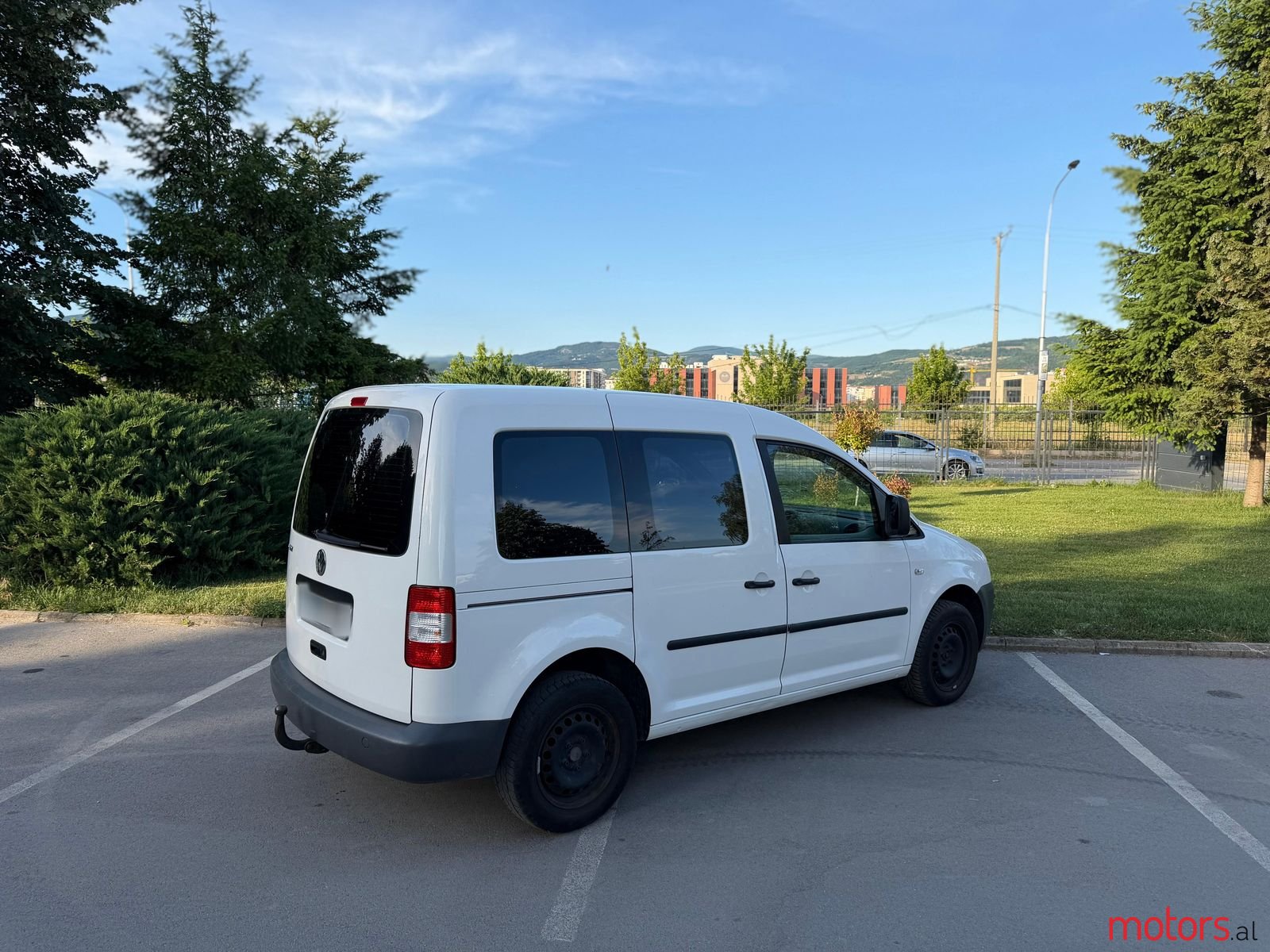 2008' Volkswagen Caddy photo #3