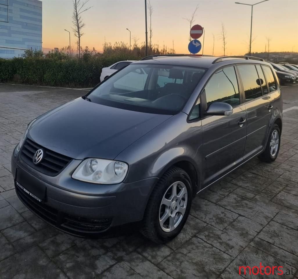 2006' Volkswagen Touran photo #2