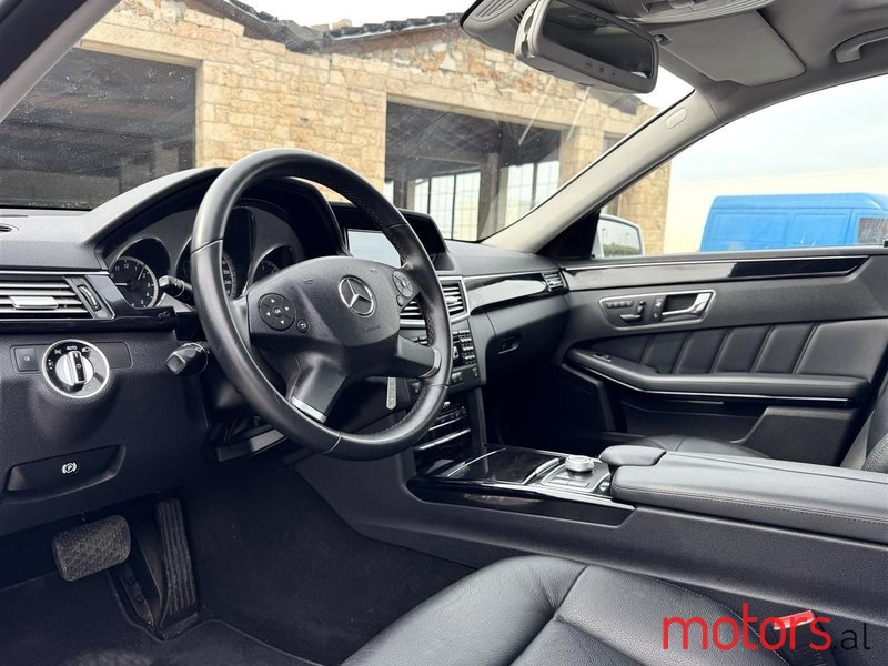 2012' Mercedes-Benz E 220 photo #4