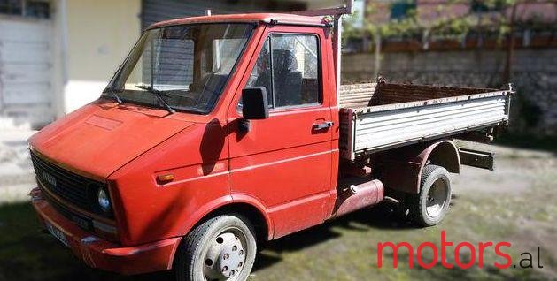 1990' Fiat 124 photo #1