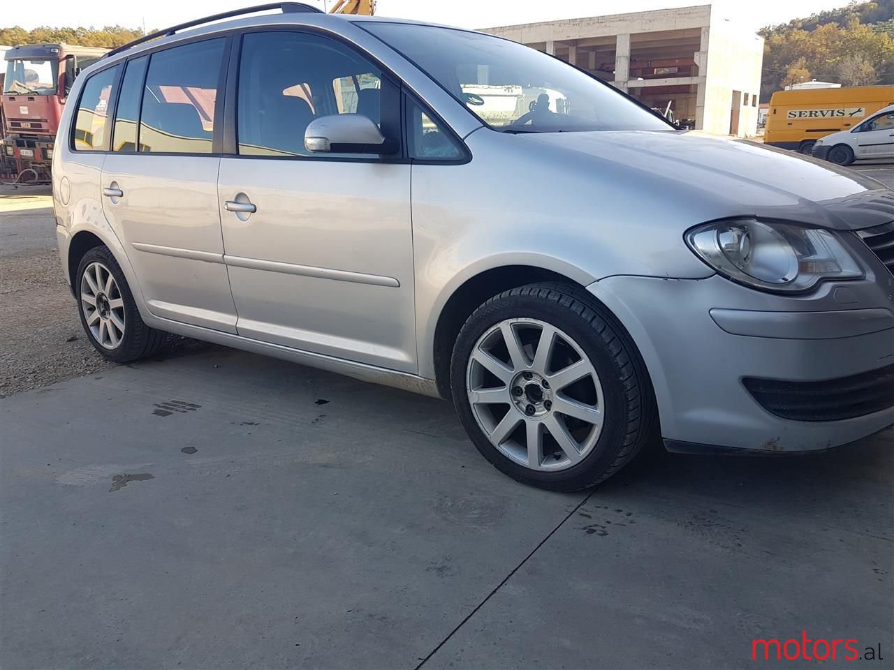 2008' Volkswagen Touran photo #5