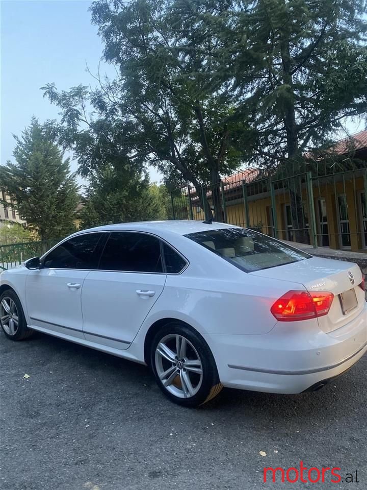 2013' Volkswagen Passat photo #2