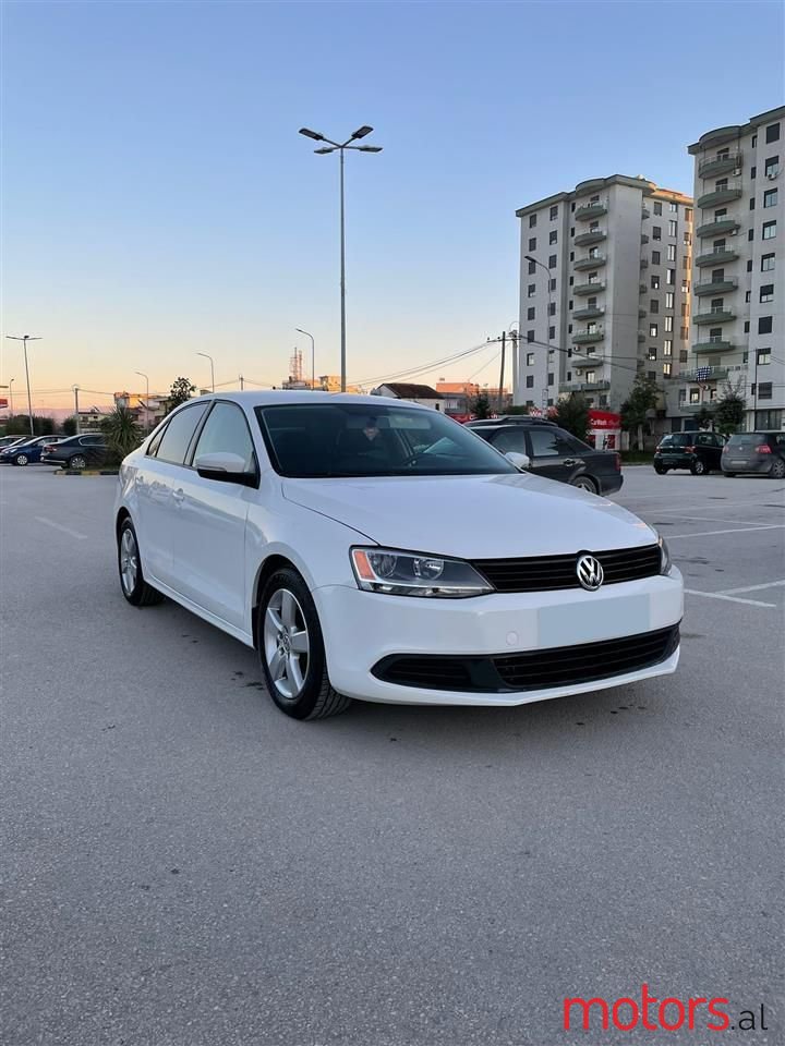 2012' Volkswagen Jetta photo #2