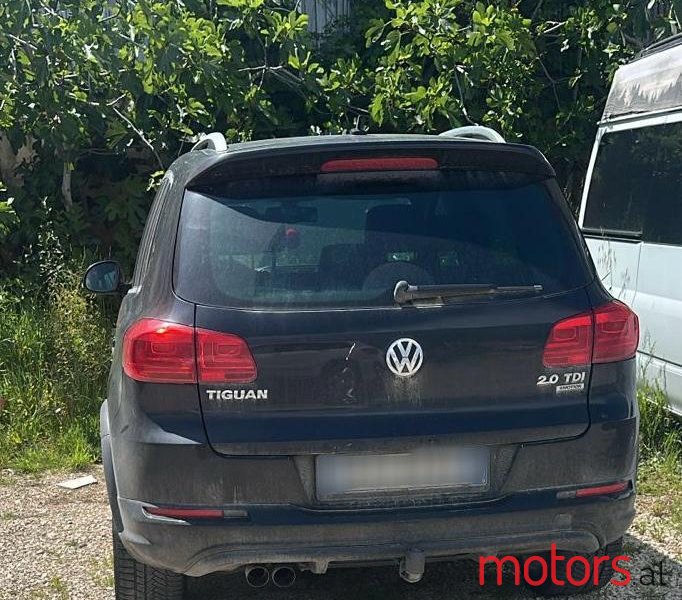 2012' Volkswagen Tiguan R-Line photo #2