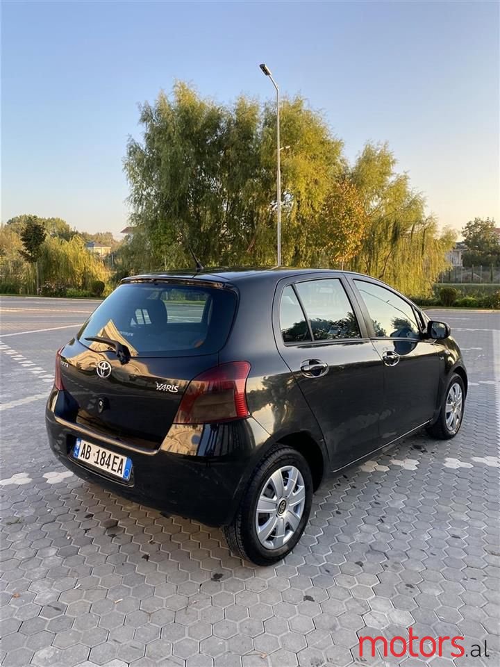 2008' Toyota Yaris photo #4