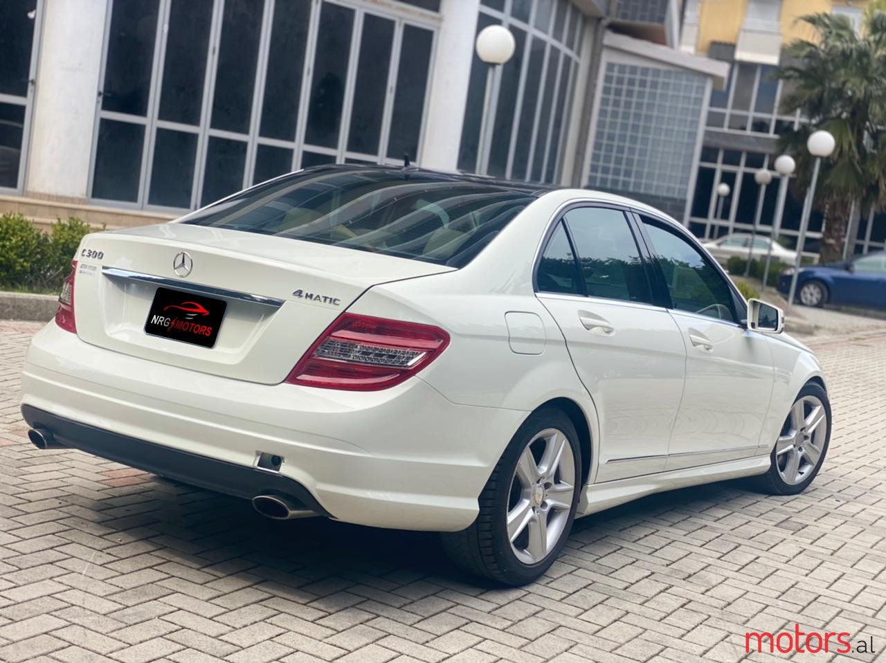 2011' Mercedes-Benz C-Class photo #5
