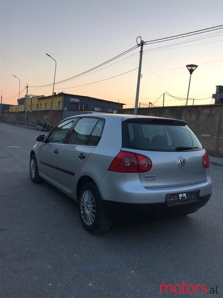 2004' Volkswagen Golf photo #6