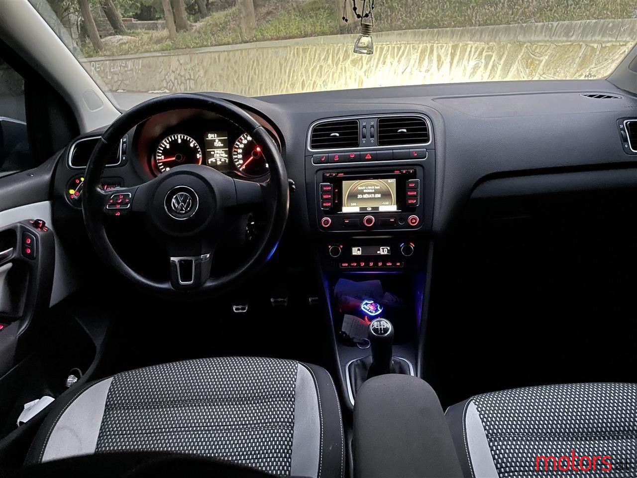 2012' Volkswagen Polo photo #5