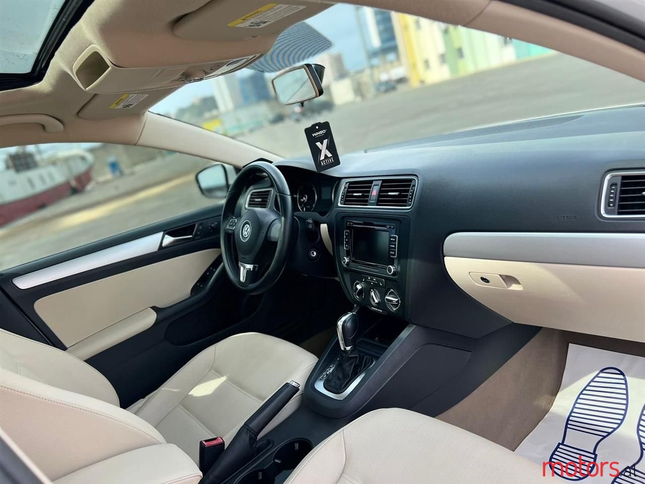 2012' Volkswagen Jetta photo #6