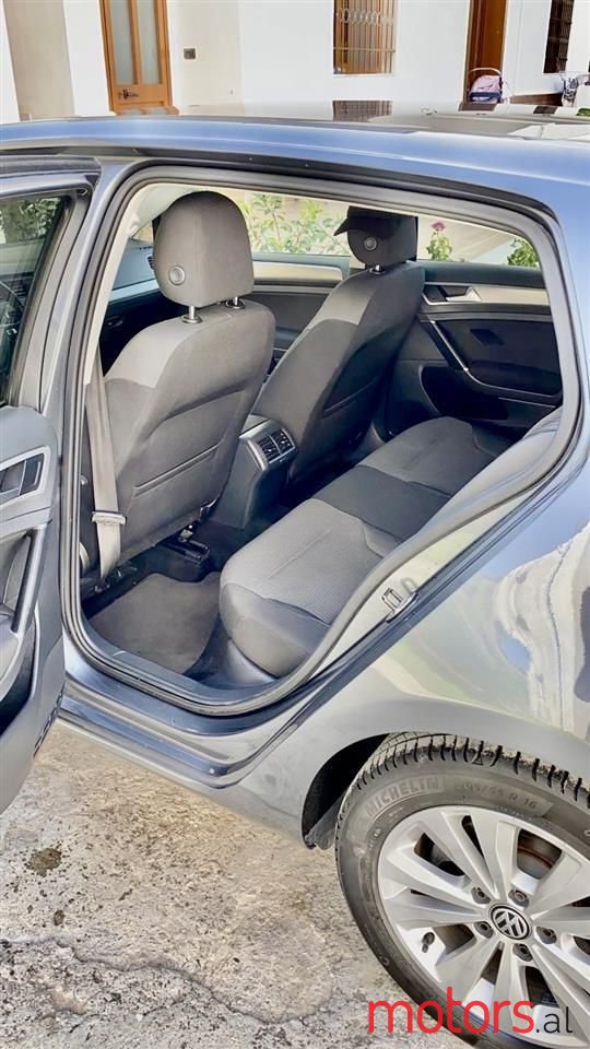 2015' Volkswagen Golf photo #5